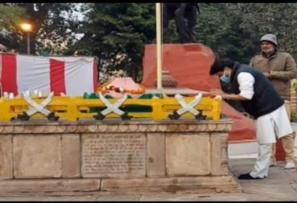 सिंधिया ने कांग्रेस के हमलों की धार को किया कमजोर