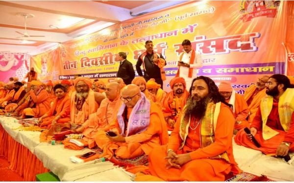 संत क्यों करें हिंदुत्व की बदनामी?