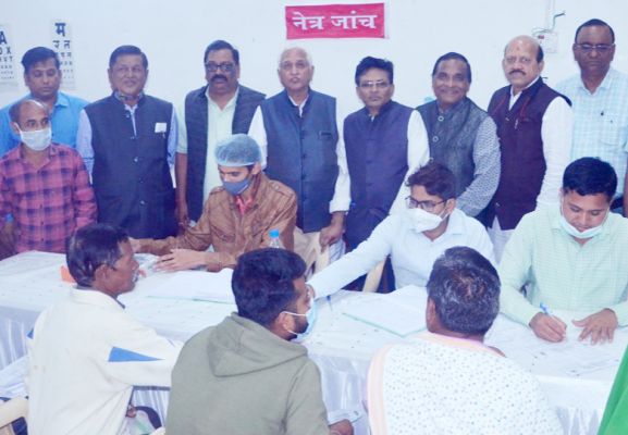 श्री अग्रसेन धर्मशाला सेवा समिति, अ.भा.अ. सम्मेलन और एमजीएम नेत्र संस्थान द्वारा नि:शुल्क नेत्र और दंत शिविर