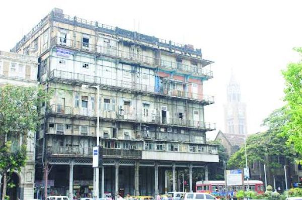 भारत में पहला थियेटर कब खोला गया?