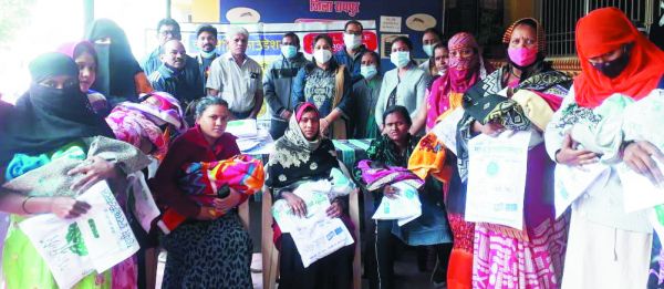 जरूरतमंद बच्चों को चरामेति फाउंडेशन ने दिए बेबी किट