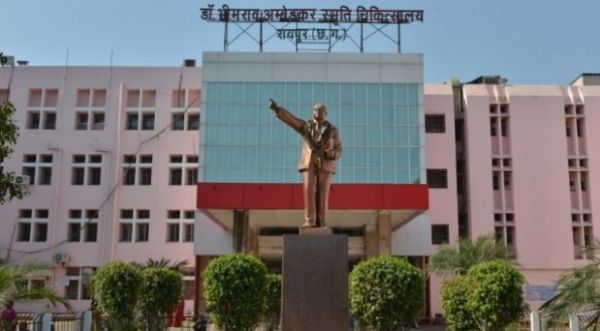  अनशनकारी महिला की तबीयत  बिगड़ी, अंबेडकर में भर्ती