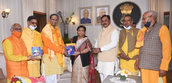 राज्यपाल से देव संस्कृति विवि शांतिकुंज के प्रति कुलपति डॉ. पण्डया ने मुलाकात की