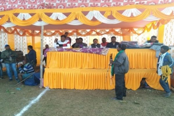 झारखंड: नक्सलियों के हमले में दो पुलिसकर्मी शहीद, पूर्व विधायक ने भागकर बचाई जान