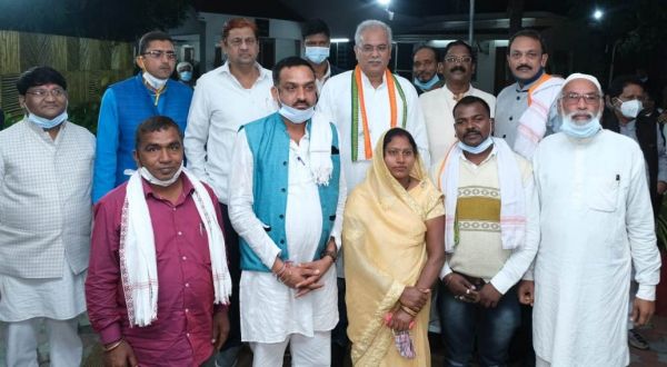 मुख्यमंत्री से खैरागढ़ नगर पालिका परिषद के अध्यक्ष, उपाध्यक्ष एवं पार्षदों ने की सौजन्य मुलाकात