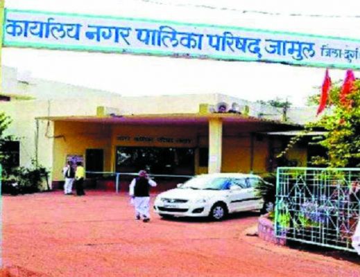 भाजपा को पूर्ण बहुमत के बावजूद कांग्रेस कश्मकश का फायदा उठाने की फिराक में