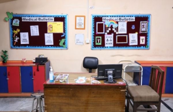 धर्म को बढ़ावा देने का झूठा आरोप लगाने वाले छात्रा के माता-पिता के खिलाफ शिकायत दर्ज