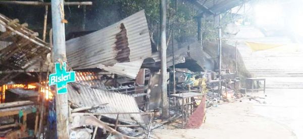 शॉर्ट-सर्किट से बम्लेश्वरी के ऊपरी मार्ग की 10 दुकानें खाक