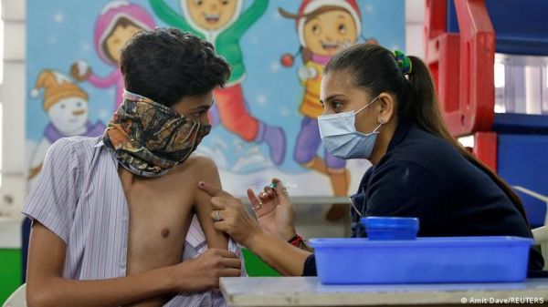भारत में कोरोना के खिलाफ आज से एहतियाती खुराक