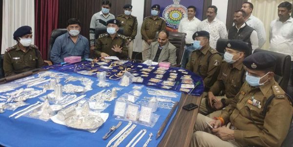  चार साल में 41 घरों से लाखों के जेवर चुराने वाला गिरोह पकड़ाया