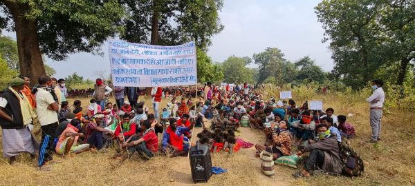 सडक़, पुल व कैम्प का विरोध