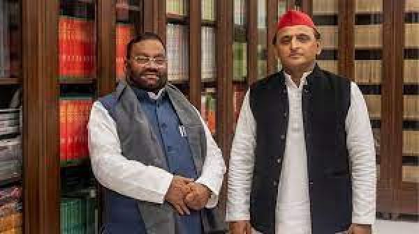 स्वामी प्रसाद मौर्य और धर्म सिंह सैनी समाजवादी पार्टी में शामिल