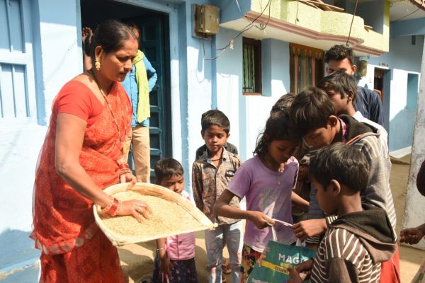 गांव से लेकर शहर में भी गूंज रहा ‘छेरछेरा, माई कोठी के धान ला हेर हेरा’