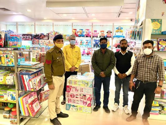मॉल के दूकानों से बिना आईएसआई मार्का वाले खिलौने जब्त