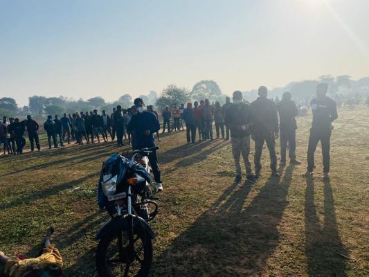 पत्नी की हत्या कर फांसी पर झूला