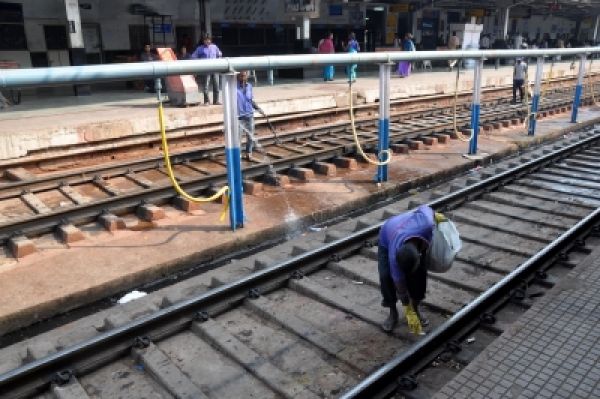 मथुरा-दिल्ली मार्ग पर मालगाड़ी के 15 डिब्बे पटरी से उतरे, 10 ट्रेनें रद्द, 12 के रूट बदले