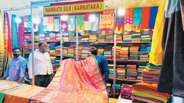 सिल्क विवर्स द्वारा भव्य प्रदर्शनी के अंतिम चार दिन 