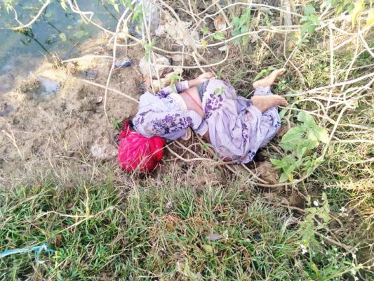 सिर में कपड़ा बंधी महिला की लाश, जांच