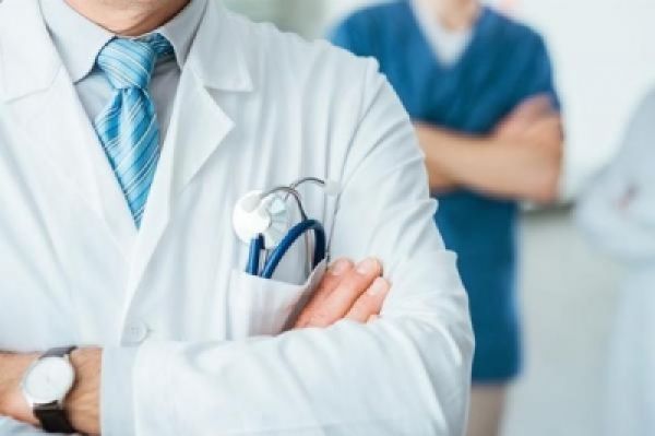 कोरोना के नए वेरिएंट के बीच लोगों को जीना सीखना होगा: चिकित्सक