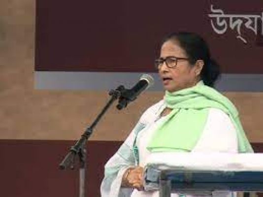 नेताजी की मूर्ति बन रही है क्योंकि हमने दबाव डाला: ममता बनर्जी