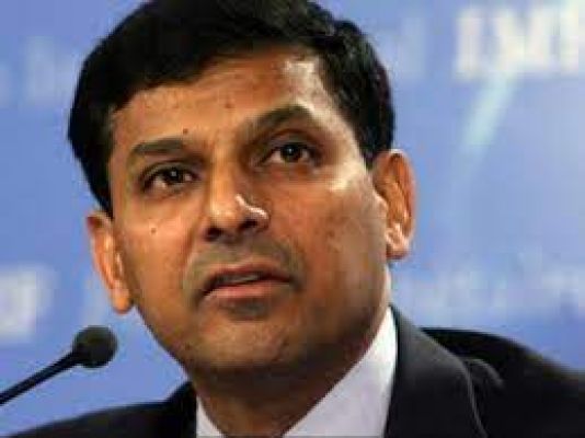 भारतीय अर्थव्यवस्था में कुछ चमकीले तो कई काले धब्बे हैं: रघुराम राजन