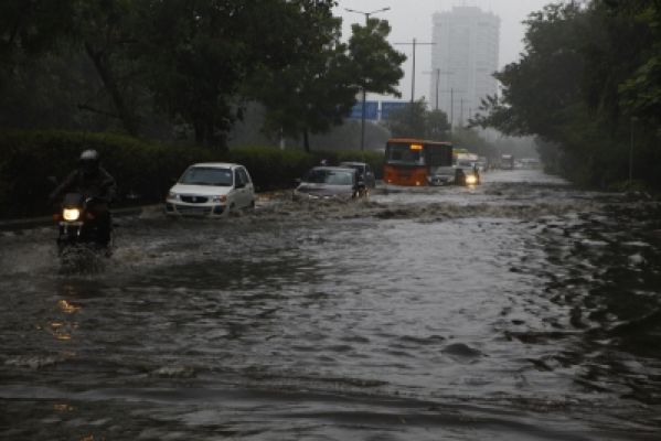 पाकिस्तान में बारिश से जुड़ी घटनाओं में 7 की मौत, 16 घायल