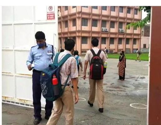 महाराष्ट्र में कड़े कोरोना नियमों के साथ आज से खुलेंगे स्कूल