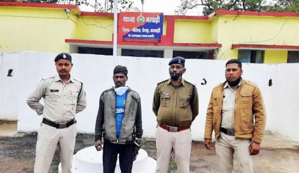 पत्नी से अवैध संबंध के चलते कर दी गला घोट कर हत्या, जला दी लाश