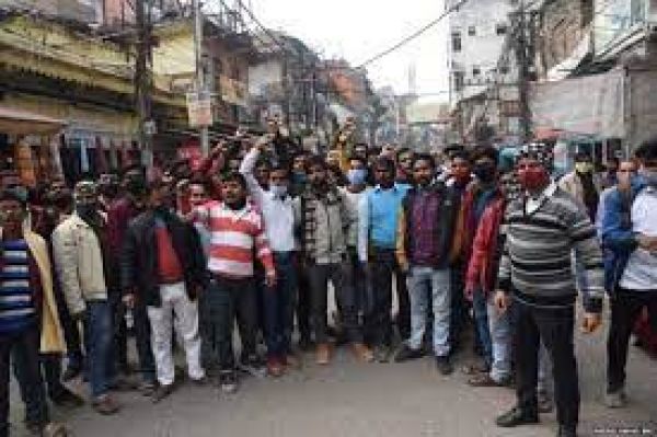 नीतीश कुमार के ‘सुशासन’ में दिनदहाड़े गोलीबारी, हत्याएं और करोड़ों की डकैती, ज़िम्मेदारी किसकी?