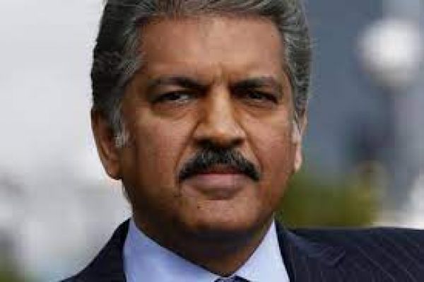 Mahindra शोरूम में किसान के साथ बदसलूकी से आनंद महिंद्रा नाराज, बोले- ये हमारे...