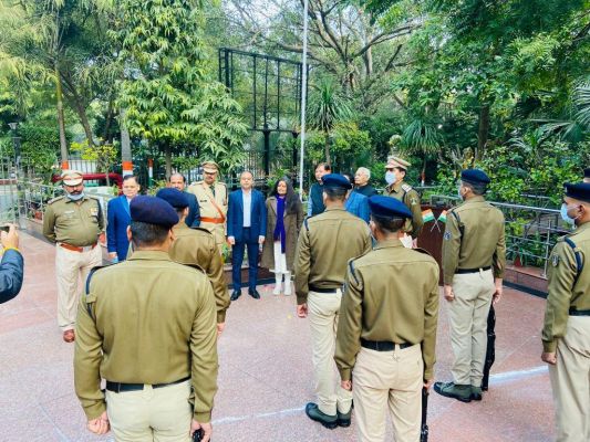 छत्तीसगढ़ भवन में आवासीय आयुक्त ने किया ध्वजारोहण