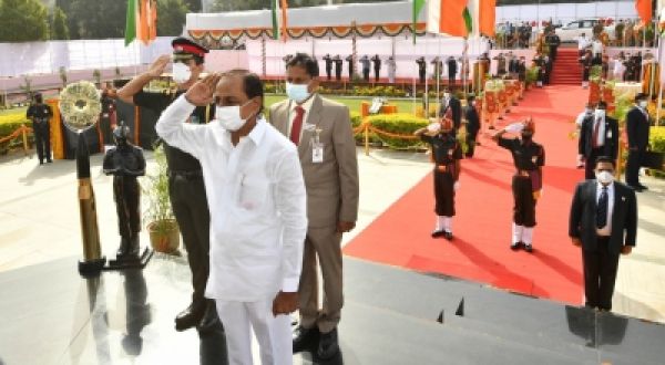 तेलुगू राज्यों में गणतंत्र दिवस समारोह के दौरान दिखा देशभक्ति का जज्बा