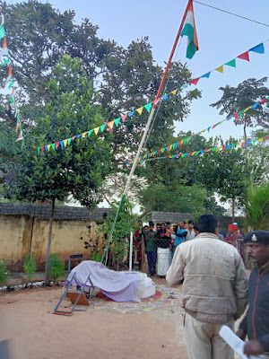  झंडा उतारती छात्रा की करंट से मौत ! एक छात्रा गंभीर हालत में अस्पताल में 