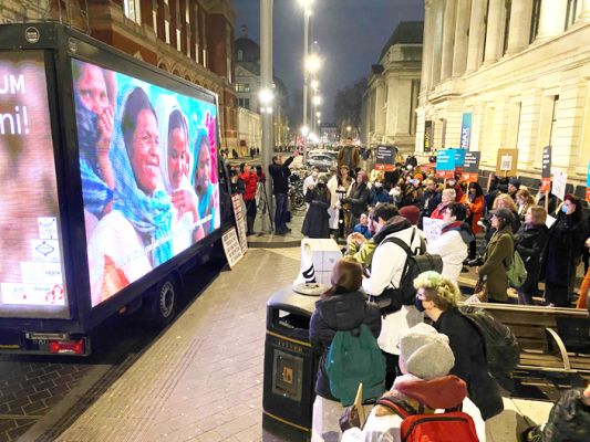  सरकार चाहती है, हम अडानी और अंबानी के लिये मर जायें!