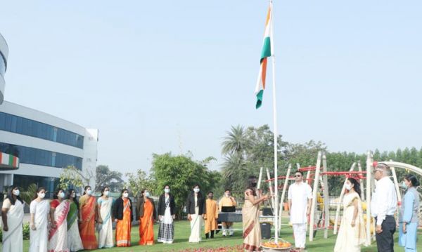 वेंकटेश्वर सिग्नेचर स्कूल में 73 वें गणतंत्र दिवस का ध्वजारोहण