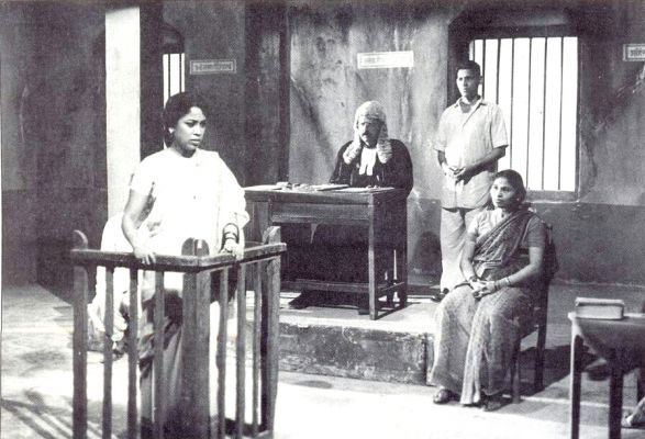 ‘छत्तीसगढ़’ का संपादकीय : दिल्ली हाई कोर्ट में महिला के हक़ के खिलाफ केंद्र सरकार के तर्क विजय तेंदुलकर की याद दिलाते हैं..