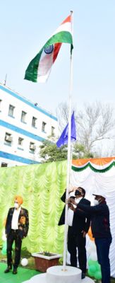 73 वें गणतंत्र दिवस पर बालको में अभिजीत पति ने फहराया तिरंगा