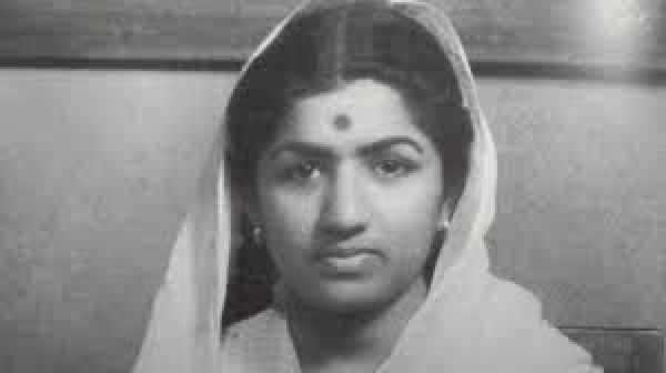 लता मंगेशकरः जब प्रधानमंत्री नेहरू की आँखें भर आईं - श्रद्धांजलि