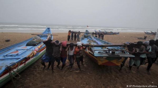 भारत के तटवर्ती इलाकों में मौसम तेजी से बदलने की चेतावनी