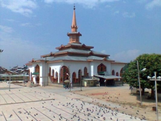 जम्मू-कश्मीर: बडगाम में चरार-ए-शरीफ दरगाह की मीनार बहाल