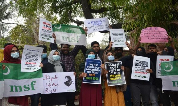 ईश्वर कराए भक्तों के बीच झगड़े?