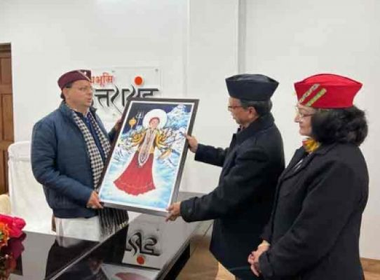 जिसने उत्तराखंडी टोपी को किया वर्ल्ड फेमस, उत्तराखंड के मुख्यमंत्री पुष्कर सिंह धामी ने उसे किया सम्मानित