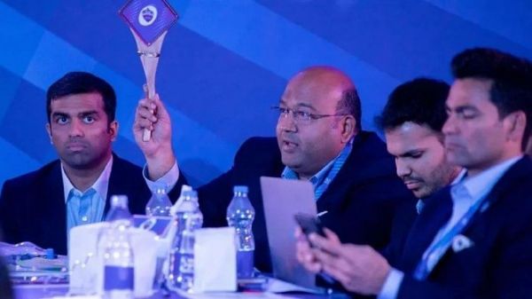 नीलामी में चारू शर्मा से हुई बड़ी गलती, खलील अहमद पर मुंबई ने लगाई बोली लेकिन दिल्ली को बेच दिया खिलाड़ी