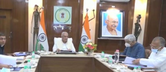 देखें VIDEO : कैबिनेट की बैठक शुरू, विधेयकों देंगे मंजूरी