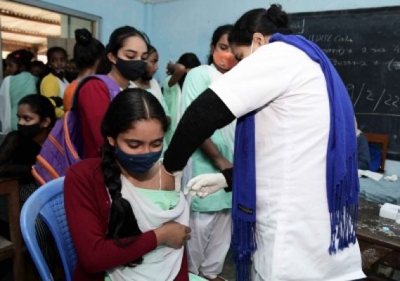 भारत ने दोनों खुराकों के साथ 80 प्रतिशत से अधिक योग्य आबादी का टीकाकरण किया