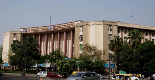 कोरोना से हुई मौतों का दावा करने वाली एलआईसी आईपीओ संबंधी मीडिया रिपोर्टें तथ्यात्मक नहीं: केंद्र