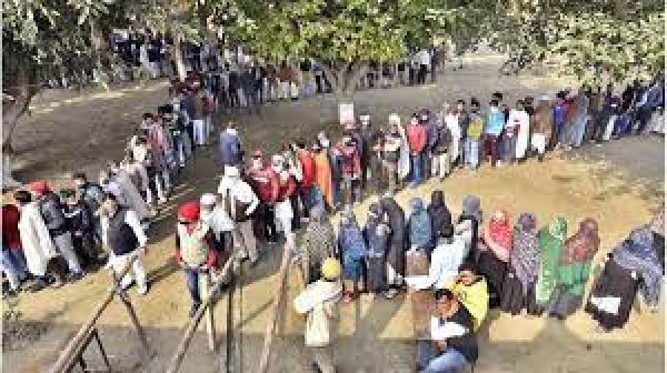 पंजाब में सभी और यूपी में 59 सीटों पर मतदान शुरू, जानिए क्या है ख़ास