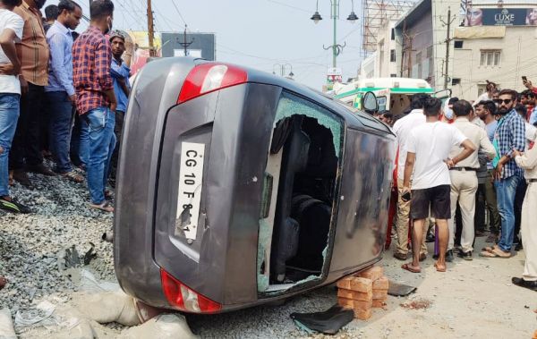 ‘छत्तीसगढ़’ का संपादकीय :  सडक़ों पर खतरे अनदेखा करना सरकार का हक नहीं