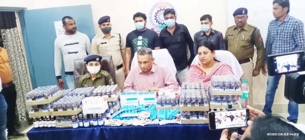 नशीली दवाईयों संग 3 बंदी