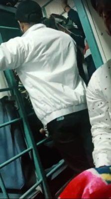 संपर्क क्रांति एक्सप्रेस में शंकराचार्य कालेज के  छात्रों की गुंडागर्दी, यात्रियोंऔर पुलिस कर्मियों से मारपीट